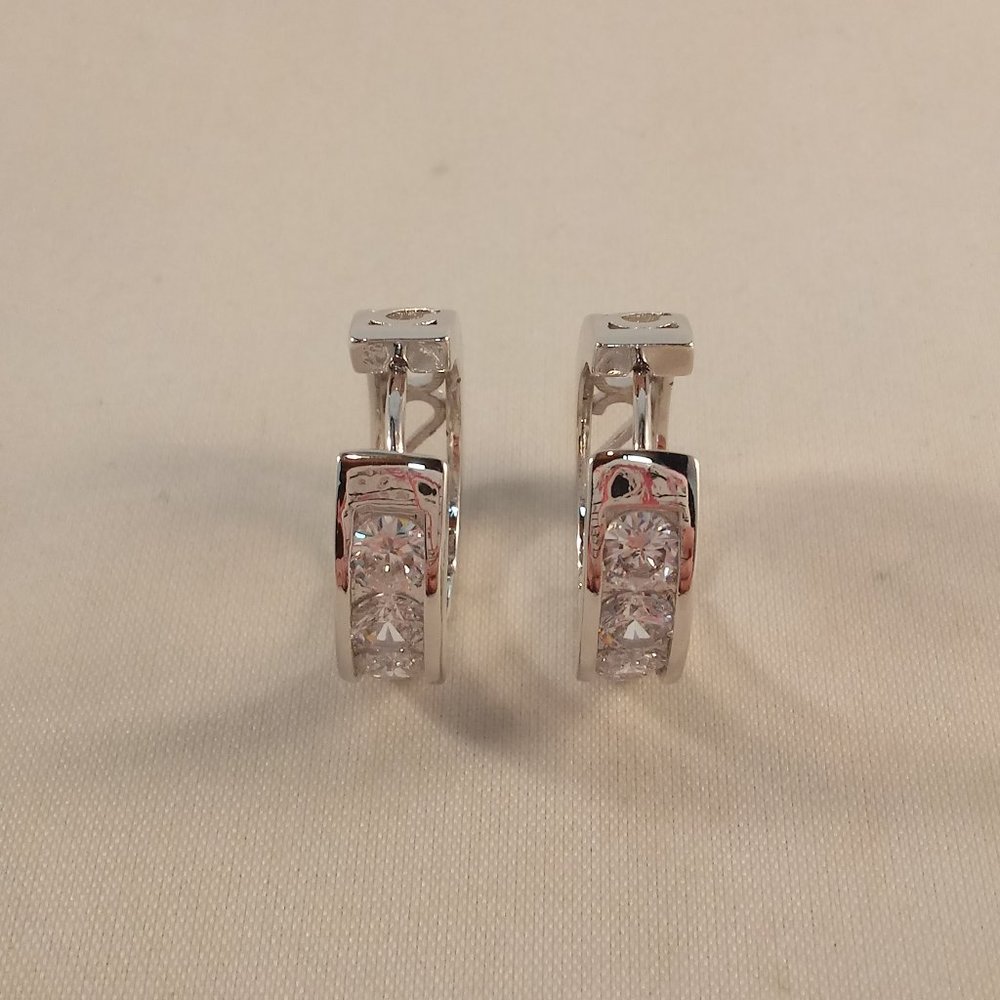 18K White Gold Filled Gorgeous Round Diamond Zircon Hoop Huggie Earrings 18mm - Picture 5 of 7